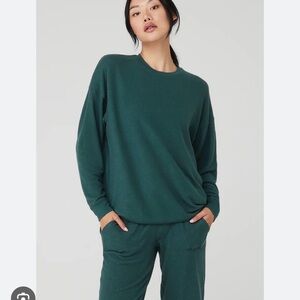 ALO Yoga Soho Pullover in Midnight Green